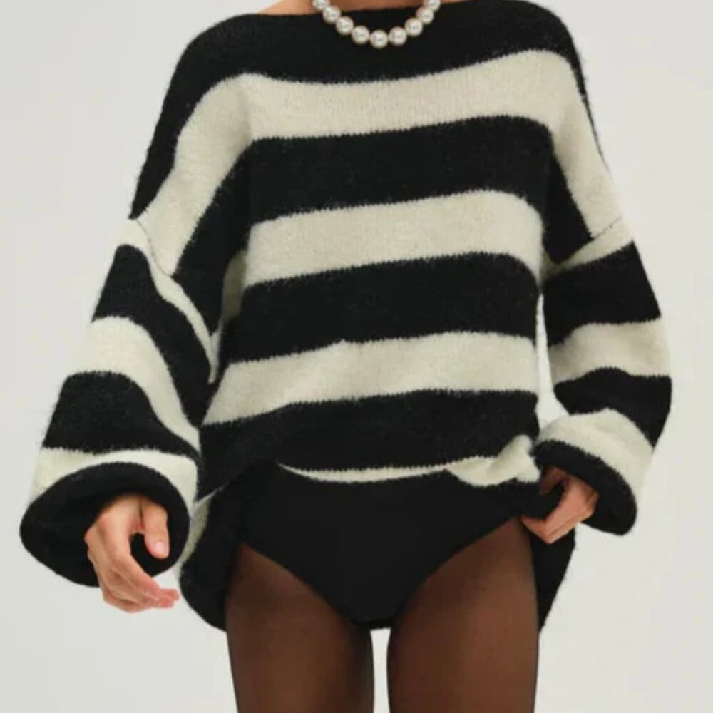 Meggy Oversized Sweater - Picture 2 of 12